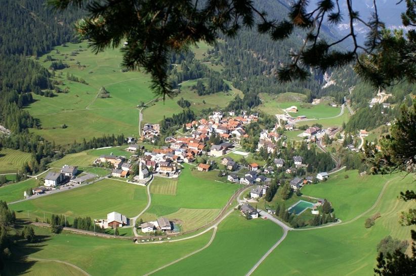 Hotel Piz Ela Bergun ダヴォス・プラッツ エクステリア 写真